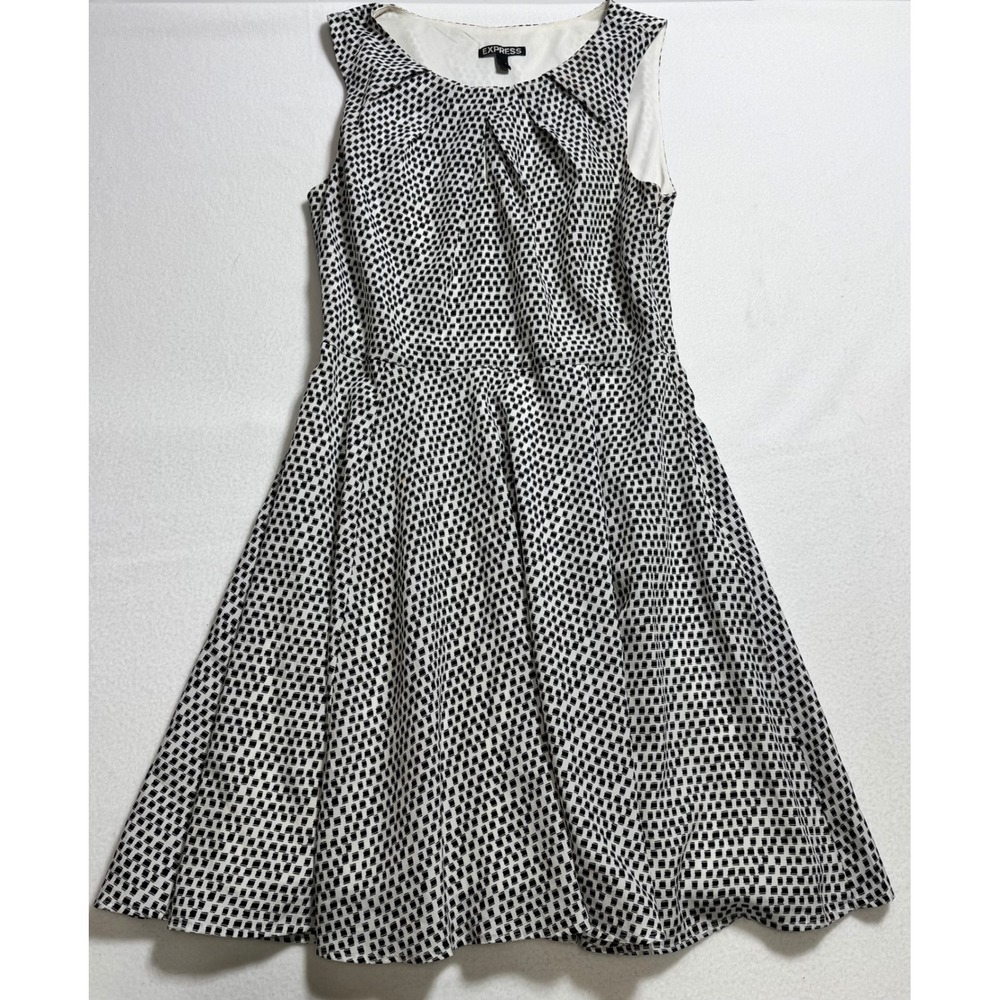 Express Dress 6 Black White Geometric Square Print Pleated Fit Flare Sleeveless